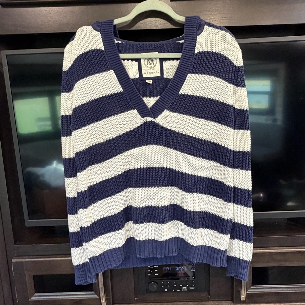 Blue and White hooded V-Neck Sweater